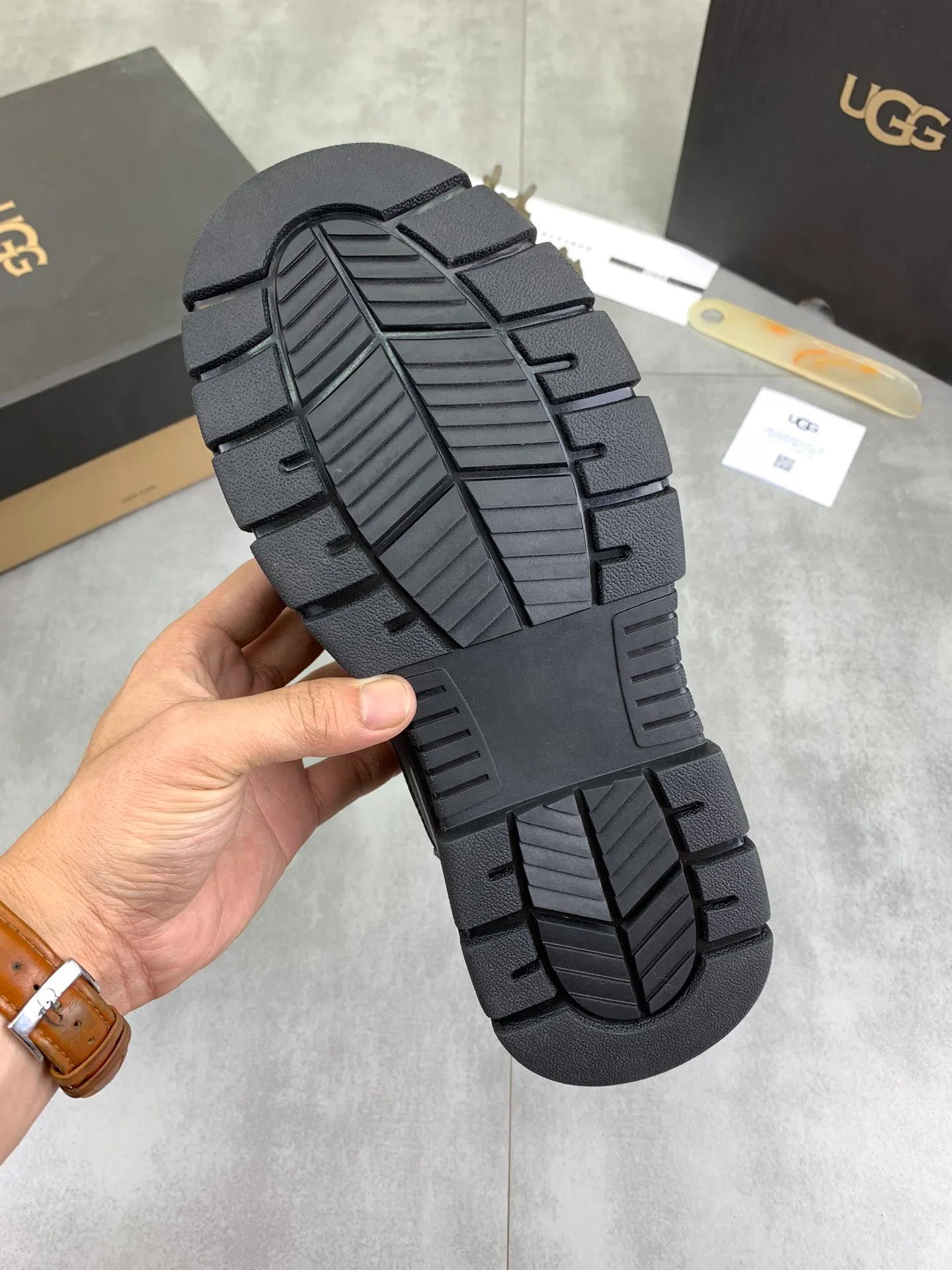 Men's Men's Shoes P620 [New Style] 💰 🆘 "Real Wool" [UGG] 👉 Popular men's shoes official website synchronization 🔰 Genuine quality [proud] is not comparable to the imitations in the general market 🌀 The upper is imported Italian frosted cowhide, and the lining: foot pad 🅰️ grade 🐑 real wool 👻 Only Grade A can show the effect The hand feels smooth and delicate 🔱The shoe shape is grand, only genuine factories can achieve it 🎄The perfect toughness of the original outsole 👻⬛️ allows customers to bid farewell to one-time consumption. Real wool lining, super warm. 3️⃣Colors available Sizes: 38-44